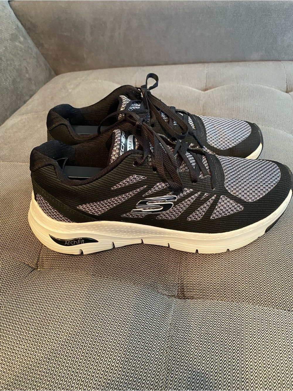Sketchers Women’s Black and Gray Arch Fit Lace-Up Athletic Sneakers